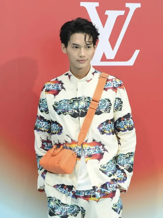 Win Metawin di Fashion Show Louis Vuitton