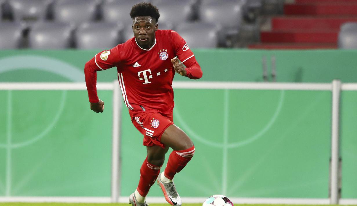 4 - Alphonso Davies (Bayern Munchen) - Kecepatan: 96 dan Akselerasi: 94. (AP Photo/ Matthias Schrader)