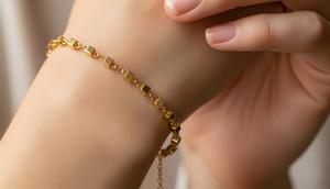 Gelang Emas Tipis untuk Tampilan Minimalis. (Foto: Gemini AI)