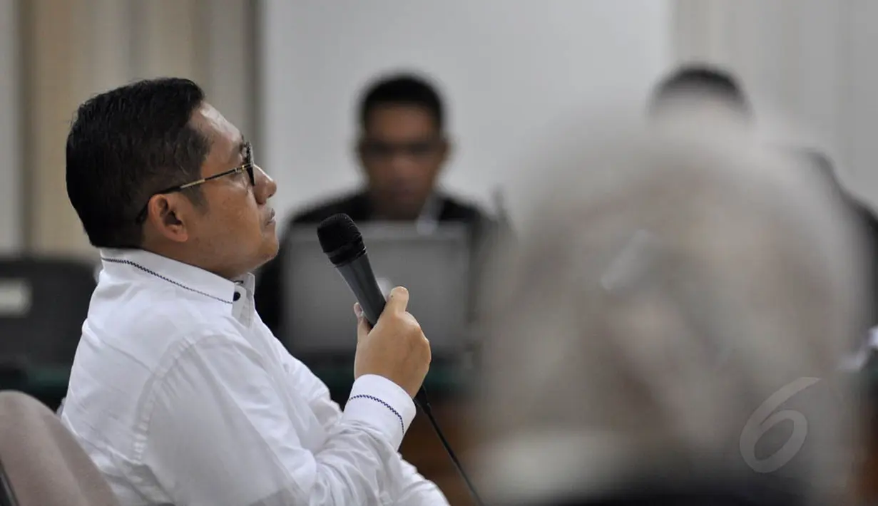 Ekspresi Mantan Ketua Umum DPP Partai Demokrat, Anas Urbaningrum saat menjalani sidang lanjutan di Pengadilan Tipikor, Kamis (4/9/14). (Liputan6.com/Miftahul Hayat) 