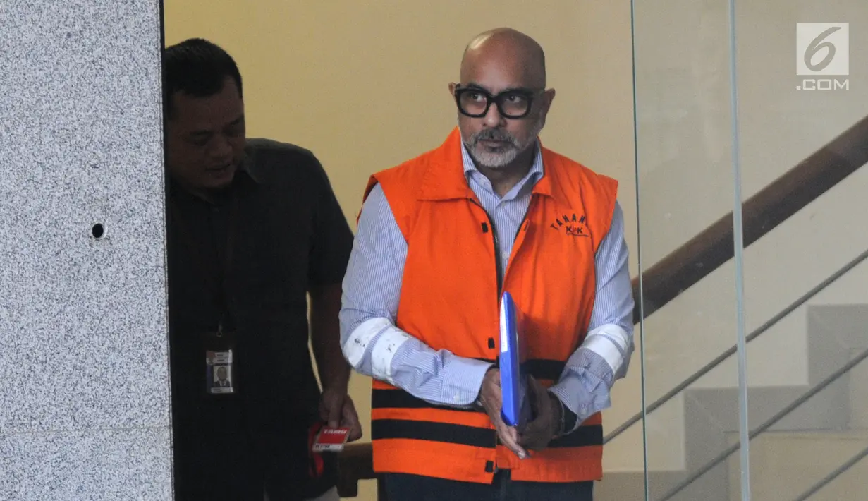 Alexander Muskitta perantara penyuap Direktur Produksi dan Teknologi PT Krakatau Steel Wisnu Kuncoro usai menjalani pemeriksaan lanjutan di Gedung KPK, Jakarta, Selasa (2/7/2019). Alexander diperiksa sebagai tersangka terkait dugaan suap dari kontraktor kepada Wisnu Kuncoro. (merdeka.com/DwiNarwoko)