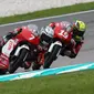 Veda Ega Pratama (nomor motor 7) memastikan titel juara Idemitsu Asia Talent Cup pada seri Sepang, Malaysia hari Minggu (12/11/2023). (Dokumentasi Idemitsu Asia Talent Cup)