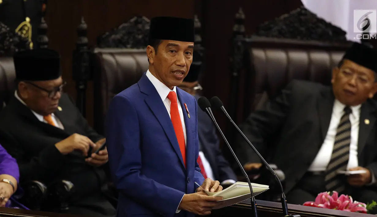 Presiden Joko Widodo menyampaikan pidatonya dalam Sidang Paripurna di Gedung DPR, Jakarta, Jumat (16/8/2019). Nantinya DPR akan membahas RAPBN 2020 untuk selanjutnya disahkan menjadi UU. (Liputan6.com/JohanTallo)