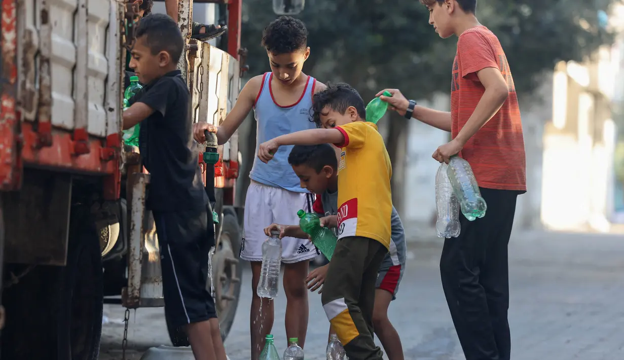Anak-anak juga rentan mengalami gangguan pada kesehatan fisik dan mental. (MOHAMMED ABED/AFP)