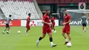 Pemain depan Timnas Indonesia, Ilija Spasojevic (ketiga kiri) saat latihan resmi turnamen Piala AFF di Stadion Utama Gelora Bung Karno, Jakarta, Kamis (22/12/2022). Timnas Indonesia akan berjuang pada turnamen Piala AFF 2022. Timnas Indonesia tergabung di grup A bersama Kamboja, Brunei Darussalam, Filipina, dan Thailand. (Liputan6.com/Helmi Fithriansyah)