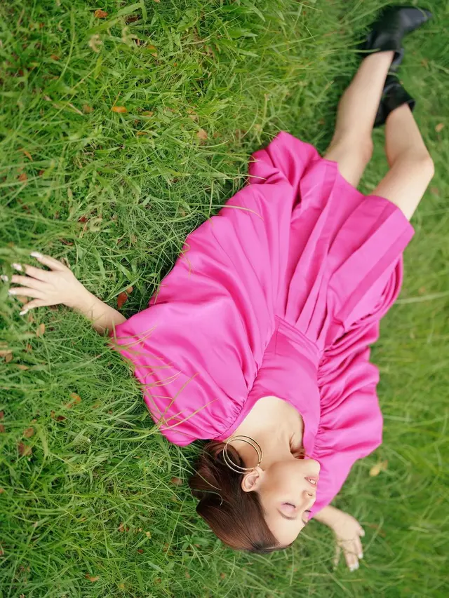 7 Gaya Pemotretan Adhisty Zara dengan Tema The Sweetness of Summer, Curi Perhatian