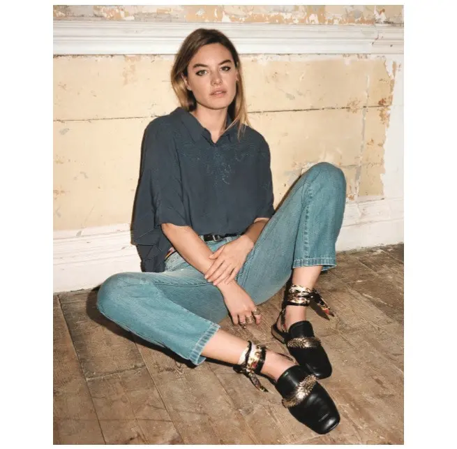 ASH brand sepatu alal London memilih Camille Rowe sebagai wajah baru mereka di musim semi/panas 2018 ini. (Foto: ASH/ Central department store)