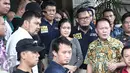 Jessica Kumala Wongso dikeluarkan usai polisi serahkan Jessica ke Kejaksaan Negeri Pusat, Jakarta, Jumat (27/5). Jessica akan ditempatkan di ruang masa pengenalan awal lingkungan (Mapenaling) Rutan Pondok Bambu. (Liputan6.com/Faizal Fanani)
