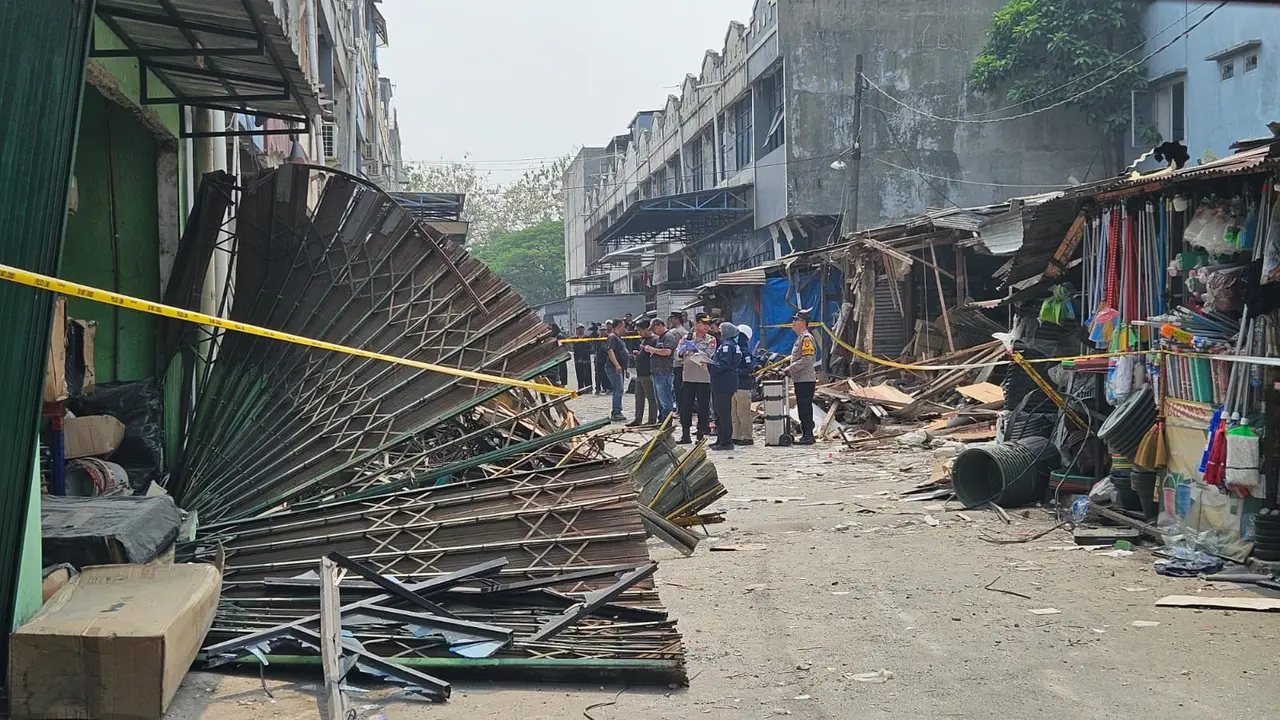 Ledakan di Pasar Cimanggis Tangsel. (Liputan6.com/Pramita Tristiawati)