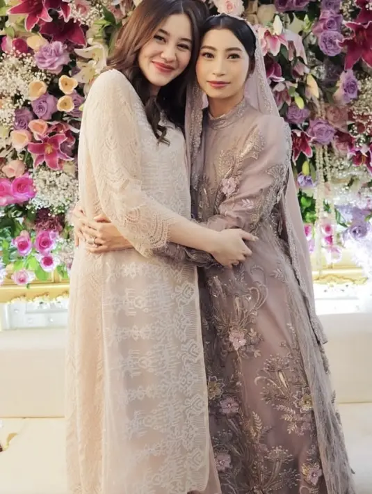 <p>Sedang hamil anak pertama tidak membatasi Aaliyah untuk tetap beraktivitas. Bahkan dirinya tetap tampil stunning dengan fashion yang dikenakan. [@aaliyah.massaid]</p>