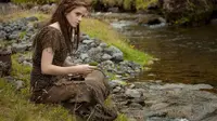 Trailer terbaru NOAH menampilkan adegan ciuman antara Ila (Emma Watson) dengan pria yang diceritakan menjadi kekasihnya.