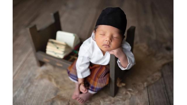 6 Potret Gemas Shaquille Kaili Danuarta Pakai Baju Koko, Terlihat Lucu