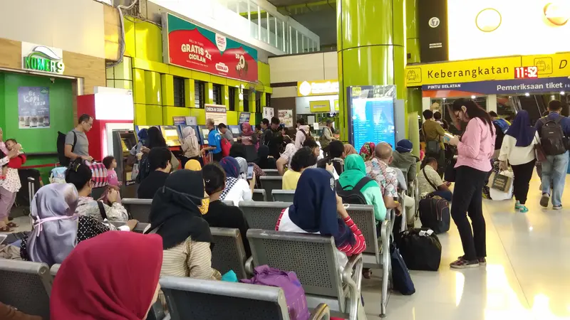 Suasana Mudik H-5 Lebaran 2019 di Stasiun Gambir