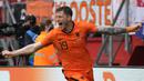 Setelah babak ke dua, Belanda mampu menggandakan keunggulan lewat Wout Weghorst pada menit ke-55. Umpan terobosan dari Depay berhasil ia tuntaskan ke gawang Georgia. Gol ini merupakan gol pertama Wout Weghorst di Timnas Belanda. (Foto: AP/Peter Dejong)