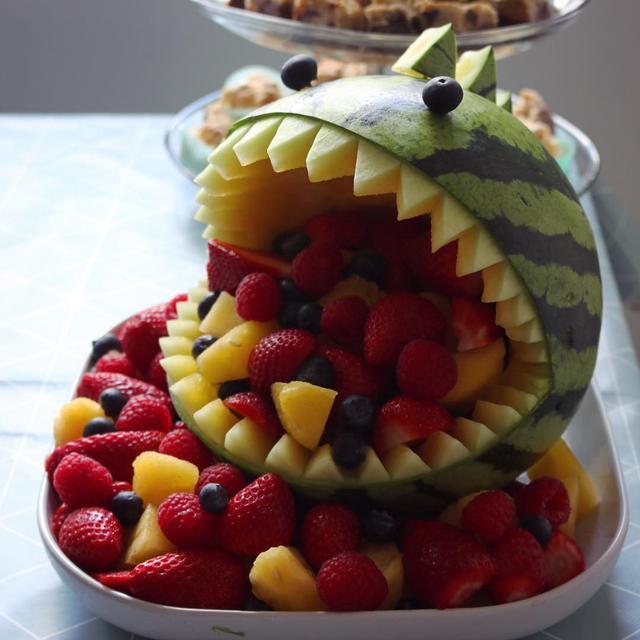 6 Karya Seni dari Semangka Ini Tampak Estetik, Detail Banget