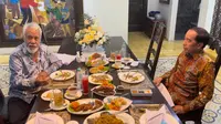 Momen akrab Jokowi dan Xanana Gusmao. (Merdeka.com/Arie Sunaryo)