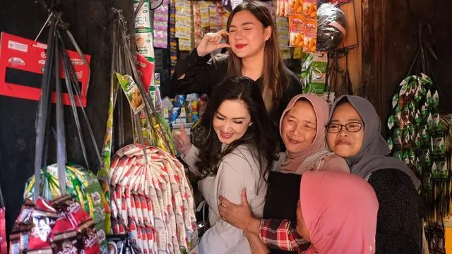 Sempat Dicium Warga, Ini 7 Potret Nafa Urbach Saat Blusukan di Pasar Wonosobo