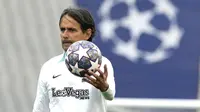 Sementara itu, Simone Inzaghi hanya memiliki 28 pertandingan Liga Champions sebagai pelatih. Jumlah itu dijalaninya yaitu 20 laga Liga Champions sebagai pelatih Inter Milan, termasuk 12 laga pada musim 2022/2023 ini, dan jauh sebelumnya yaitu delapan laga sebagai pelatih Lazio. (AP Photo/Antonio Calanni)