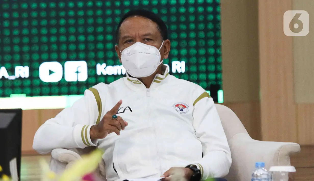 Menpora Zainudin Amali saat bertemu dengan pemain Timnas Sepak Bola Amputasi Indonesia di Gedung Kemenpora, Jakarta, Kamis (17/3/2022). Timnas Sepak Bola Amputasi Indonesia baru saja memastikan diri lolos ke Piala Dunia Amputasi 2022 di Turki. (Liputan6.com/Herman Zakharia)