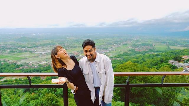 Beda Agama, Ini 6 Potret Keharmonisan Onadio Leonardo dan Beby Prisillia