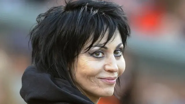 Potret Kolaborasi 2 Generasi antara Joen Jett dan Miley Cyrus