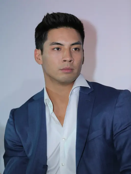 “Era 1860 ini era koboi juga. Banyak orang Asia ke Wild West. Gimana kita bisa menjadikan satu cerita east & west yang ringan dan gak aneh-aneh," ujar Mike Wulan bicara soal film yang dibintangi Donny Alamsyah ini. (Deki Prayoga/Bintang.com)