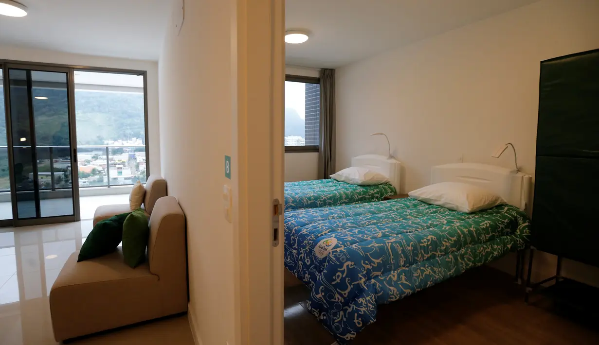 Suasana kamar apartemen yang diperuntukkan untuk para atlet Olimpiade Brasil 2016 di kawasan Olympic Village di Rio de Janeiro, Brasil (23/6). Apartemen ini akan digunakan sebagai tempat beristirahat para atlet dunia. (REUTERS/Sergio Moraes)