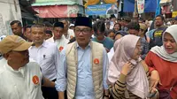 Calon Gubernur (cagub) Jakarta nomor urut 1 Ridwan Kamil (RK) blusukan dan melakukan kunjungan ke Posko Relawan Formil, DPP Formil di Jalan Papanggo, Tanjung Priok, Jakarta Utara, Selasa (15/10/2024). (Liputan6.com/Winda Nelfira)