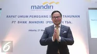 Direktur Utama terpilih Bank Mandiri, Kartika Wirdjoatmodjo memberikan salam usai konferensi pers Rapat Umum Pemegang Saham Tahunan Bank Mandiri, Jakarta, Senin (21/3/2016). (Liputan6.com/Angga Yuniar)