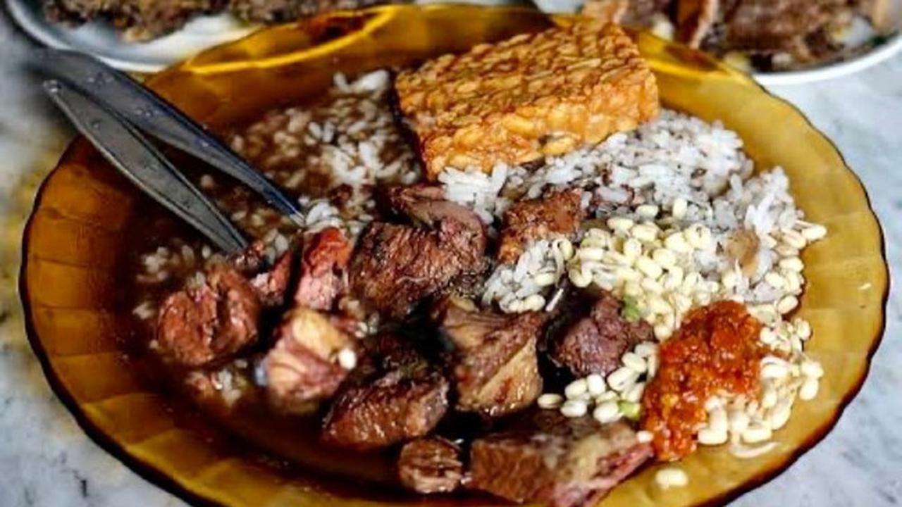 5 Rekomendasi Warung Rawon Legendaris di Malang Wajib Dicoba