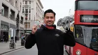Seperti diketahui, belum lama ini, aktor Chicco Jerikho mengikuti acara charity London Marathon 2018 untuk menyelamatkan gajah. Sang istri turut mendampingi dalam acara tersebut. (Instagram/chicco.jerikho)