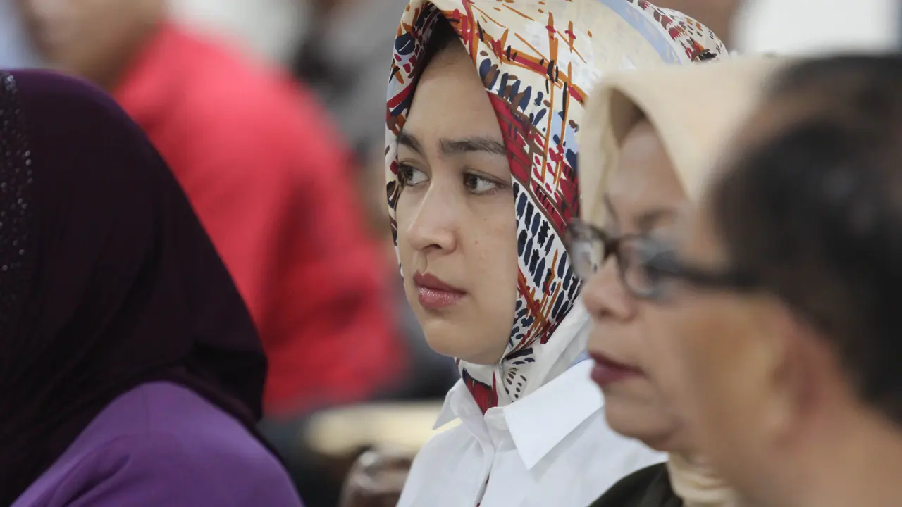 [FOTO] Kesetiaan Airin Temani Suami Jalani Sidang Perdana