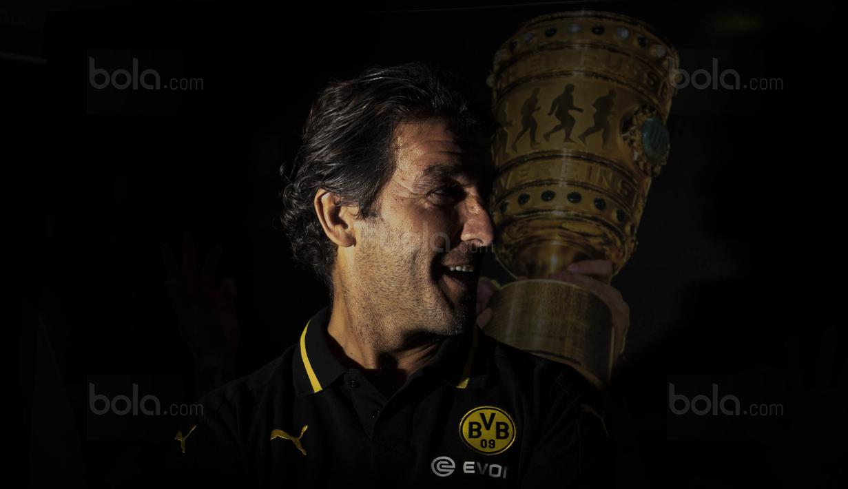 Karl-Heinz Riedle juga berkomentar tentang Timnas Jerman era sekarang, menurutnya Der Panzer kini sedang dalam masa emas dan berpeluang meraih gelar Piala Dunia 2018 Rusia. (Bola.com/Vitalis Yogi Trisna)