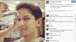 Pada 27 November 2014, Laudya Cynthia Bella tampak mengunggah foto Dimas yang tengah mencukur rambut di barber shop dengan caption yang romantis. (instagram.com/laudyacynthiabella)