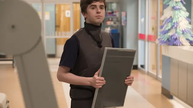 Freddie Highmore dalam The Good Doctor. (ABC/Hulu via IMDb)