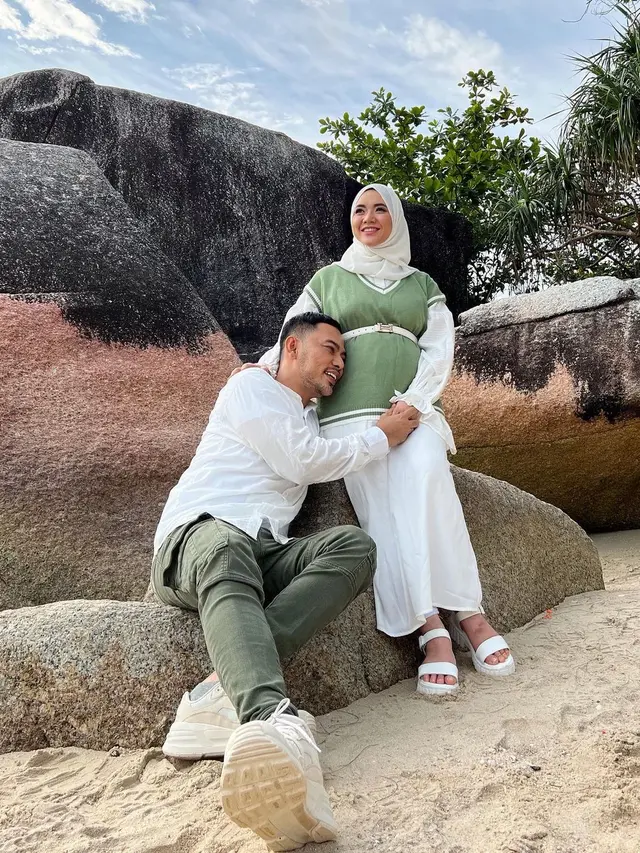 Hamil Anak Pertama, Ini 5 Maternity Shoot Fikoh LIDA dan Fomal