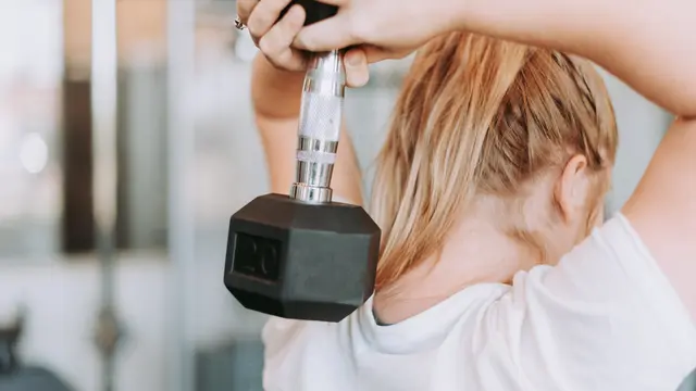 ilustrasi kebiasaan yang membuat tubuh mudah lelah pada saat berolahraga/Samantha Gades/unsplash