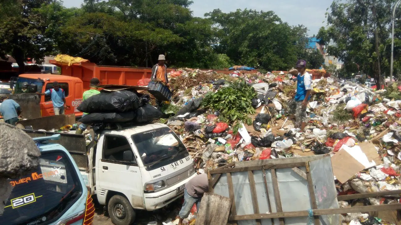 sampah menumpuk