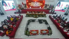 Suasana rapat pleno rekapitulasi hasil perolehan suara dari pemungutan suara luar negeri tingkat nasional di gedung Komisi Pemilihan Umum (KPU) Republik Indonesia, Jakarta, Rabu (28/2/2024). (merdeka.com/Arie Basuki)