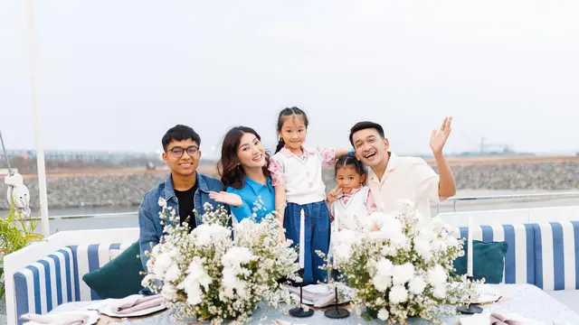 7 Potret Anniversary Pernikahan Sarwendah dan Ruben Onsu, Seru Rayakan di Kapal