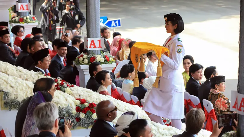 Perasaan Maria Felicia Gunawan Saat Bawa Baki Bendera Pusaka