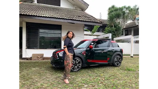 Sebut Berat Badannya Cocok untuk Usia 53 Tahun, Ini 6 Potret Terbaru Tya Ariestya