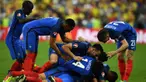 Pemain Prancis merayakan gol yang dicetak Dimitri Payet, pada laga Grup A Piala Eropa 2016 melawan Rumania di Stadion Stade de France, Prancis, Jumat (10/6/2016) atau Sabtu dini hari WIB. Prancis menang 2-1 atas Rumania. (AFP/Franck Fife)