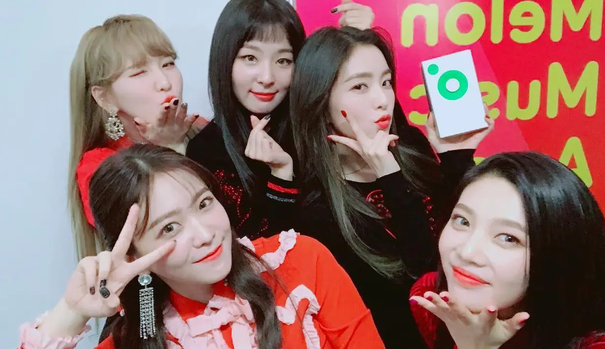 Dalam daftar itu ada lima lagu termasuk Red Flavor dan Bad Boy. Lagu andalan seperti Ice Cream Cake, Russian Roulette sebenarnya masuk ke dalam daftar. Namun Red Flavor dan Bad Boy yang dipilih. (Foto: instagram.com/redvelvet.smtown)