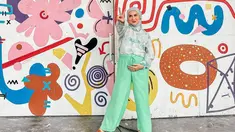 Melalui akun Instagram, Irish Bella sering kali mengunggah momen selama hamil. Menggunakan busana bertema hijau, penampilan wanita 26 tahun ini tak lepas dari perhatian netizen. (Liputan6.com/IG/@_irishbella _)