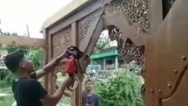 Niat Rujuk Ditolak, Pria di Grobogan Nekat Gergaji Rumah Jadi 2 Bagian