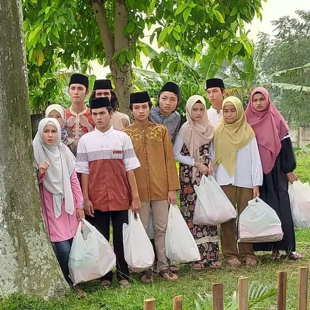 5 Potret Kebersamaan Pemain Sinetron Dari Jendela SMP Tampil Berhijab