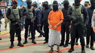 Zulkarnaen alias Arif Sunarso, terduga teroris jaringan Jamaah Islamiyah Lampung (JI) buron kasus bom Bali I