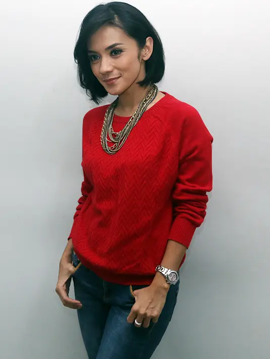 Enno Lerian memilih ruang terbuka atau alam untuk anak-anaknya berkembang karena ia mencari sesuatu yang berhubungan dengan gerak. Selain itu anak dari Enno Lerian juga senang berenang. (Deki Prayoga/Bintang.com)