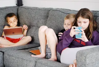 Jadwal screen time anak perlu dijadwalkan oleh orangtua. [Dok/Pexels.com/Jessica Lewis 🦋 thepaintedsquare].